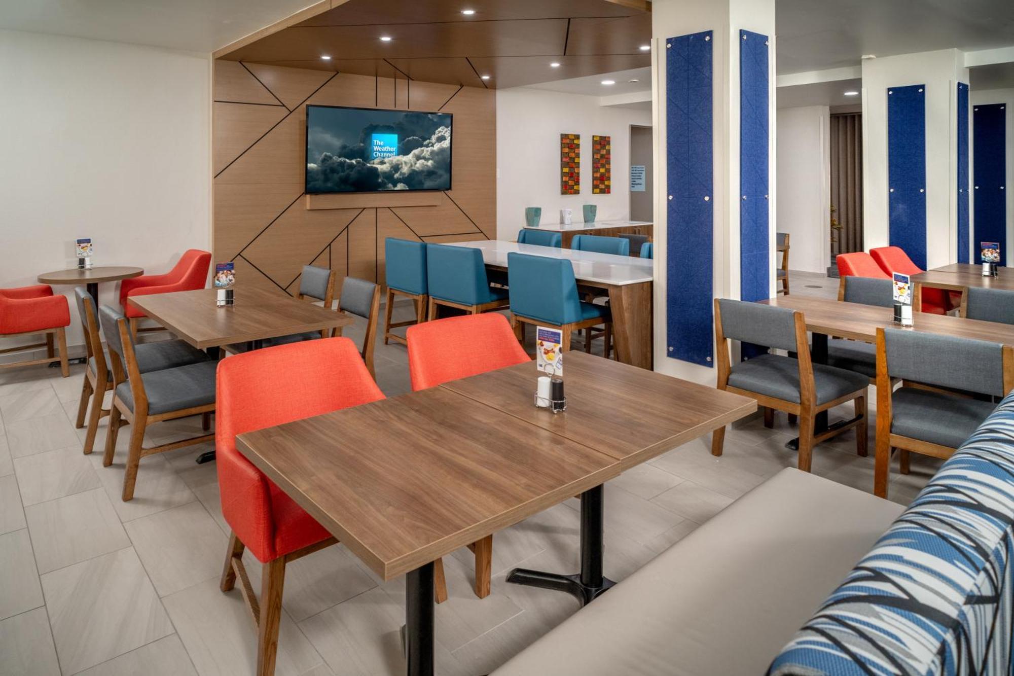 Holiday Inn Express & Suites Cross Lanes By Ihg Exterior foto