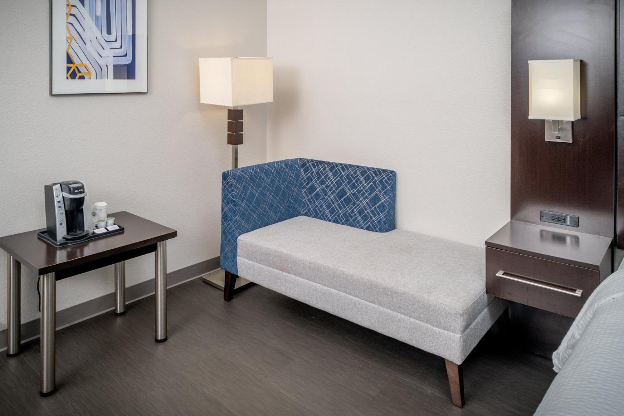 Holiday Inn Express & Suites Cross Lanes By Ihg Exterior foto